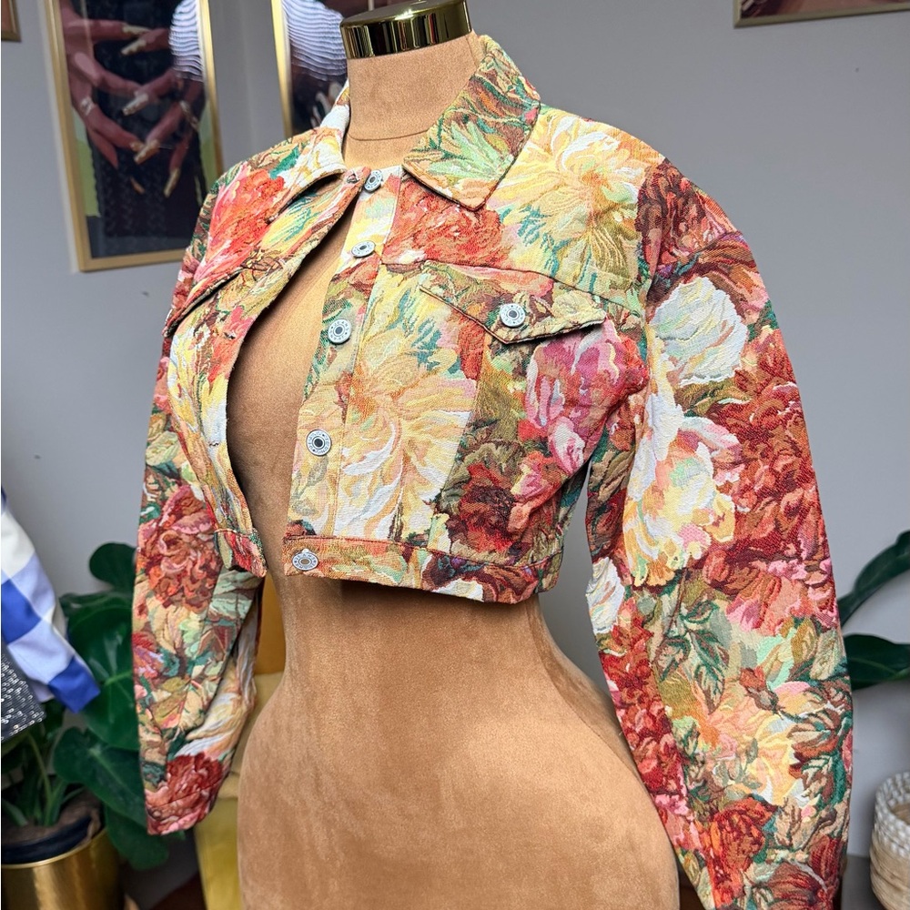Floral Cropped Jacket - Picture 2 of 4